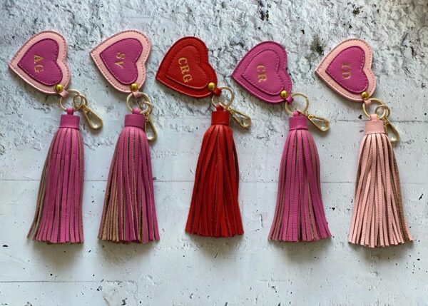 LLAVEROS/ KEYCHAINS Flecos doble corazón - Imagen 2